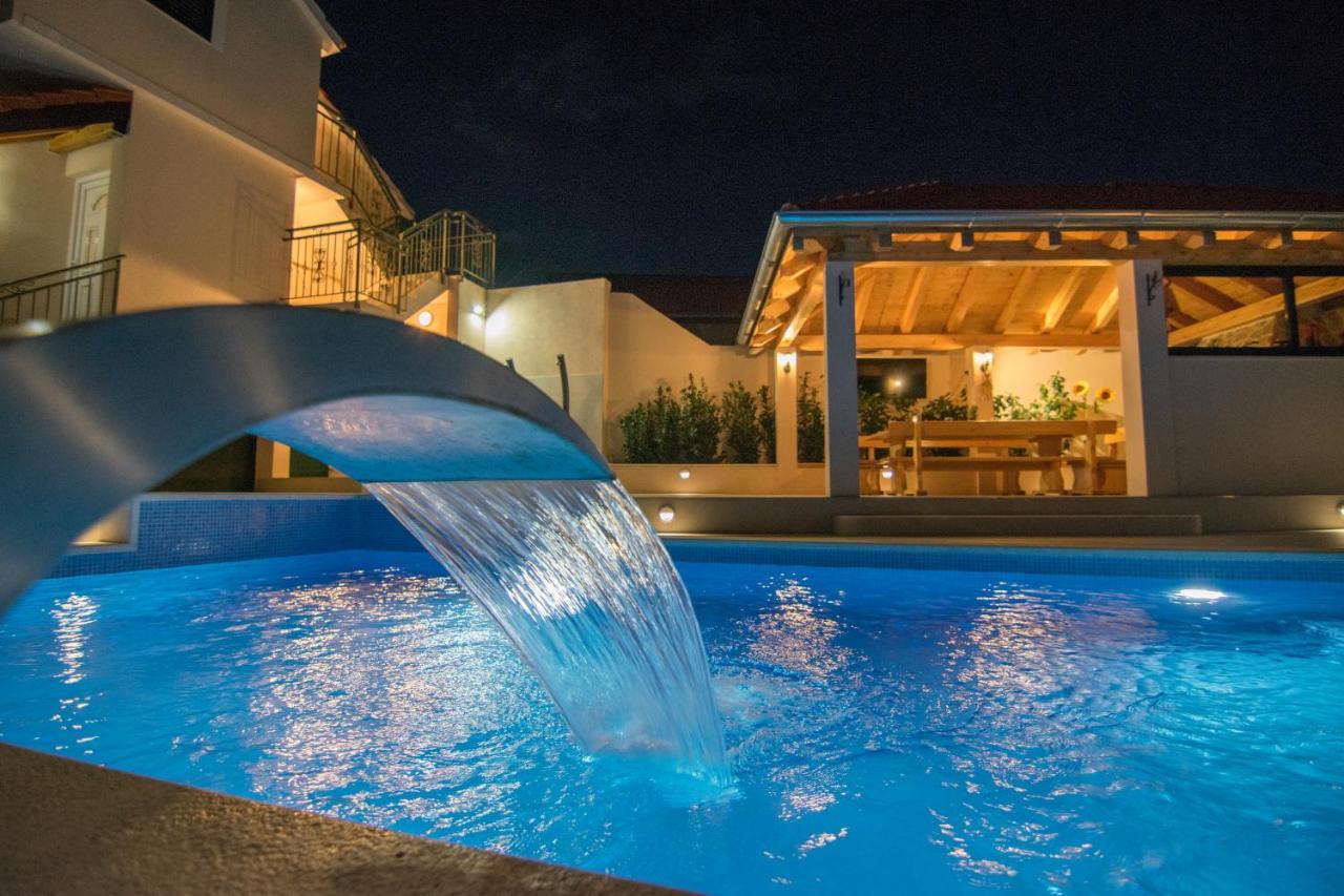 Villa Milena With Heated Pool And Jacuzzi Kostanje Εξωτερικό φωτογραφία